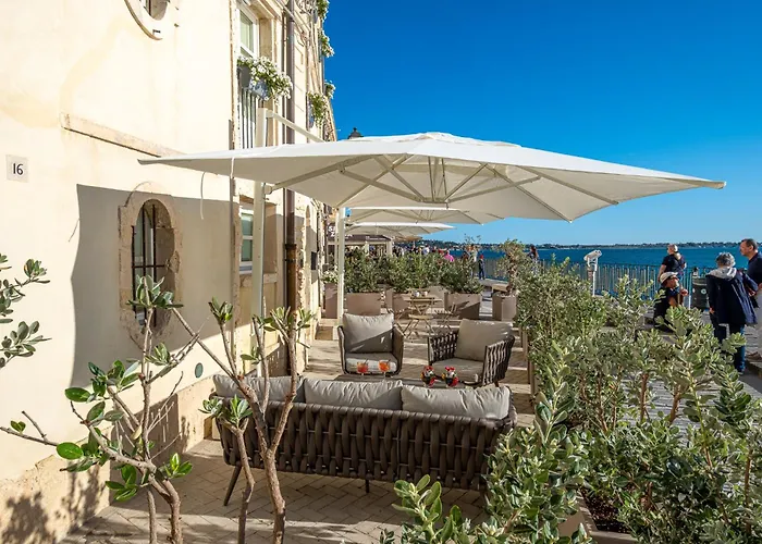 Palazzo Alfeo Aparthotel